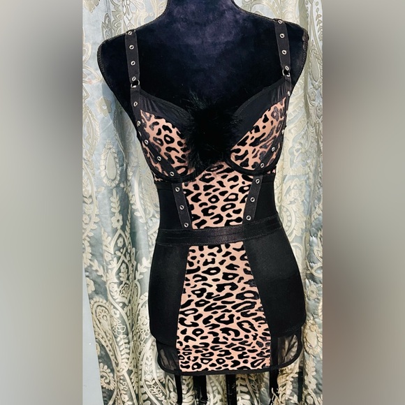 Source Unknown Other - Leopard Print Bustier Size S Garter Slip Black Feather Accent  Mesh Adjustable